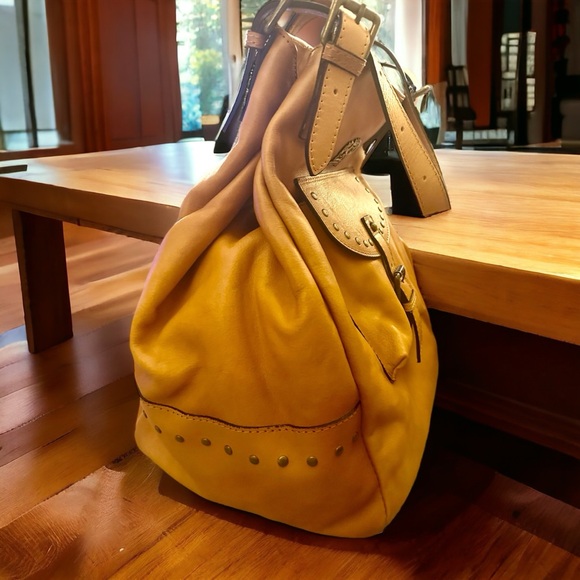 PATRISI ITALIAN LEATHER shoulder bag quality crafted with exquisite hardware. - Picture 4 of 14